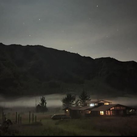 El Castillo Del Lobo Pululahua Panzió Quito Kültér fotó